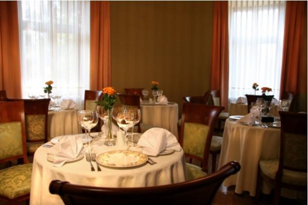 Ostoya Palace Hotel Krasków Restoran fotoğraf